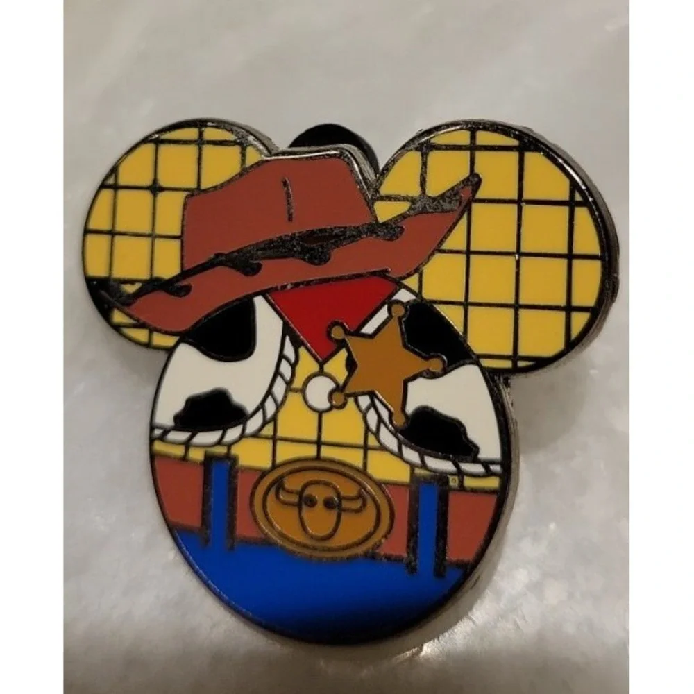 Lot Of 2 Woody/Mickey Shaped Pin & Lion King Pin‎